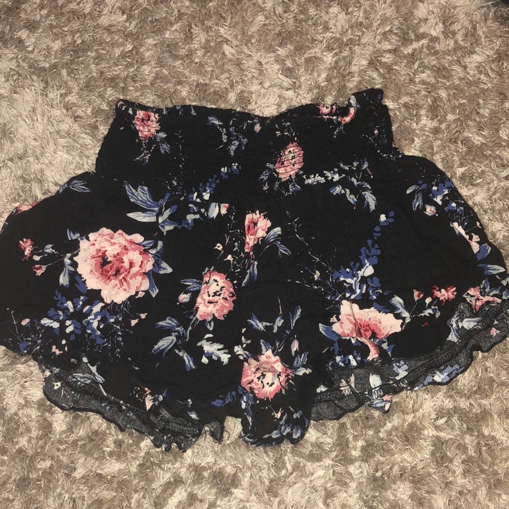 black floral printed Charlotte Russe flows shorts